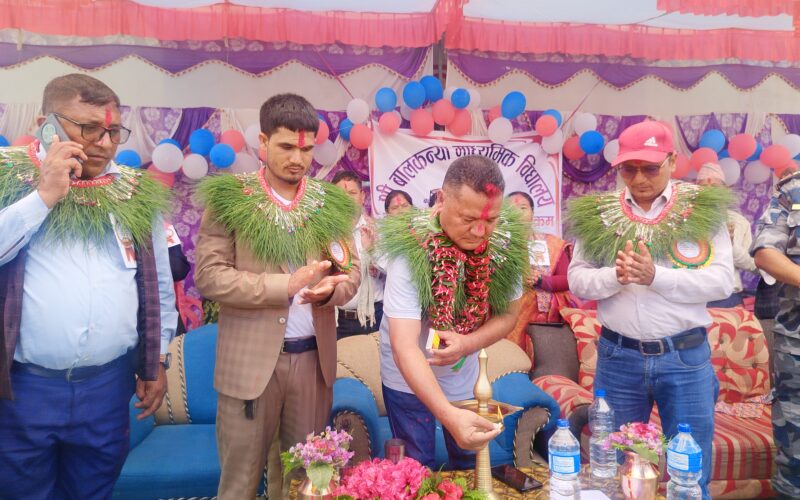 श्री बाल कन्या मा.वि.को १२ र ४ कोठे पक्की भवनको पालिका अध्यक्ष कुँवर द्वारा सम–उद्घाटन 