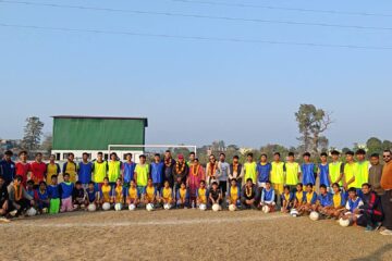 बद्री कुन्ता मेमोरियल ट्रस्टका सदस्य जोशीले गरे बर्दगोरियाका खेलाडीहरु सँग भेट र खेलमैदान अवलोकन