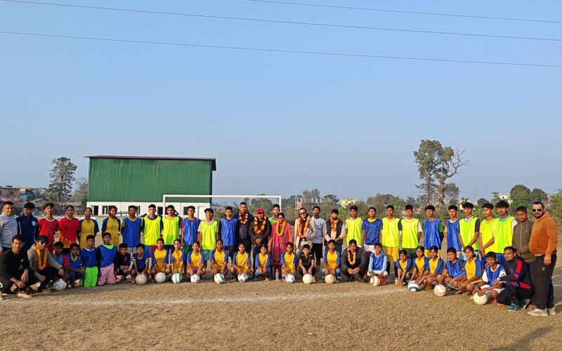 बद्री कुन्ता मेमोरियल ट्रस्टका सदस्य जोशीले गरे बर्दगोरियाका खेलाडीहरु सँग भेट र खेलमैदान अवलोकन