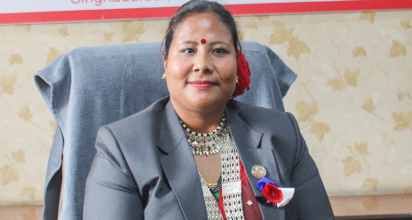 कञ्चनपुर पुगेकी मन्त्री चौधरीले भनिन तपाईंहरूको समस्या मेरो समस्या पनि हो