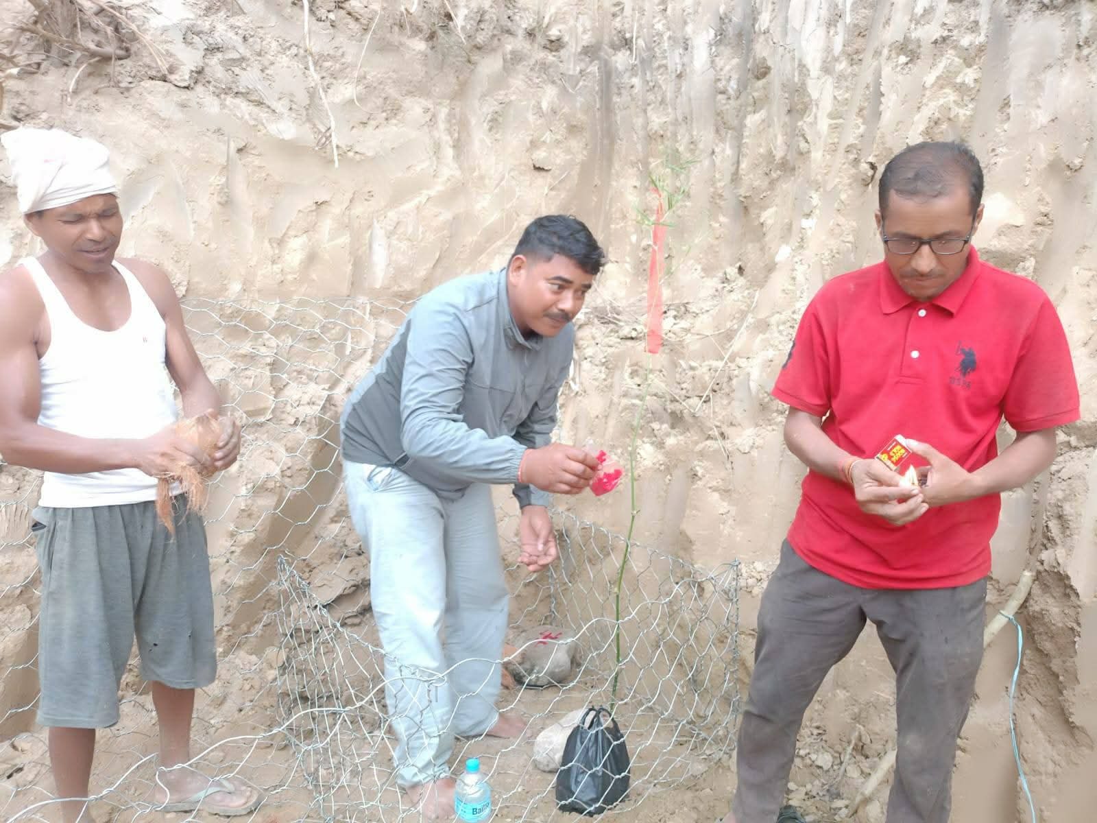 सुगरखाल काडा नदीमा कटान नियन्त्रणका लागि तटबन्धन शिलान्यास सम्पन्न